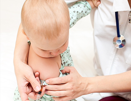 Lịch tiêm phòng cho trẻ sơ sinh năm 2016 mẹ cần nhớ!