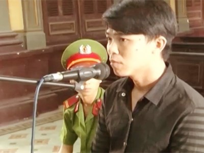 Cha dượng cưỡng bức bé gái 14 tuổi có thai, hứa kiểm vàng nuôi con