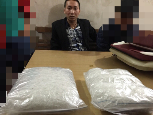 Phi công trẻ cùng người tình buôn ma túy xuyên quốc gia