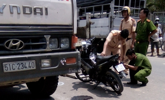 Một cảnh sát hình sự bị xe ben tông tử vong